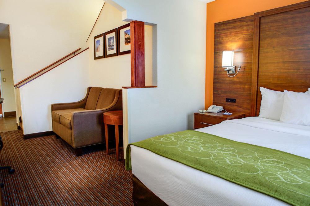 Comfort Suites Stevensville - St Joseph Exteriör bild