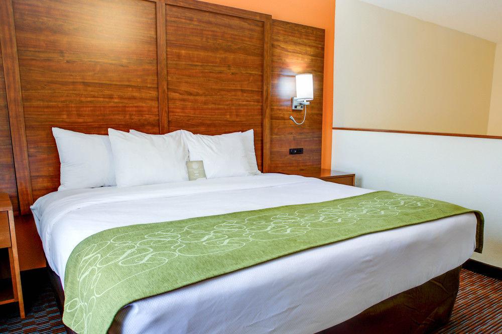 Comfort Suites Stevensville - St Joseph Exteriör bild