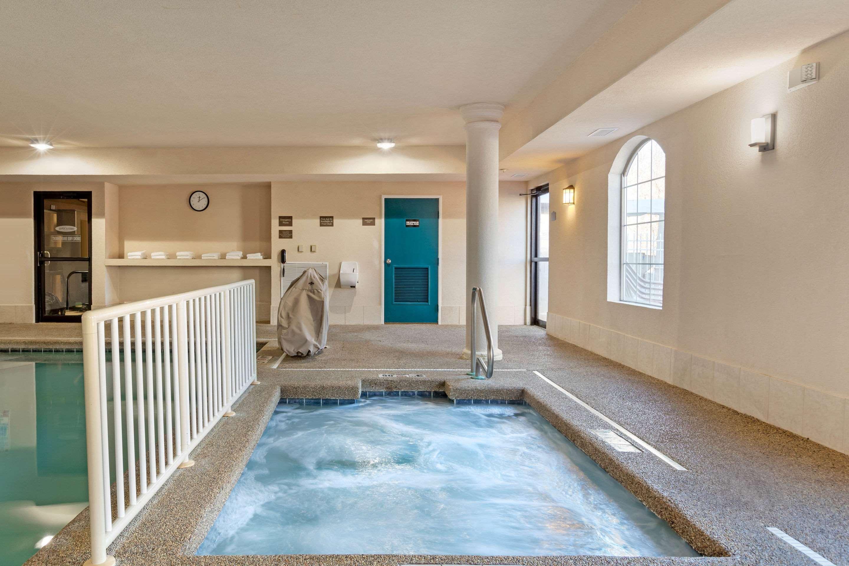 Comfort Suites Stevensville - St Joseph Exteriör bild