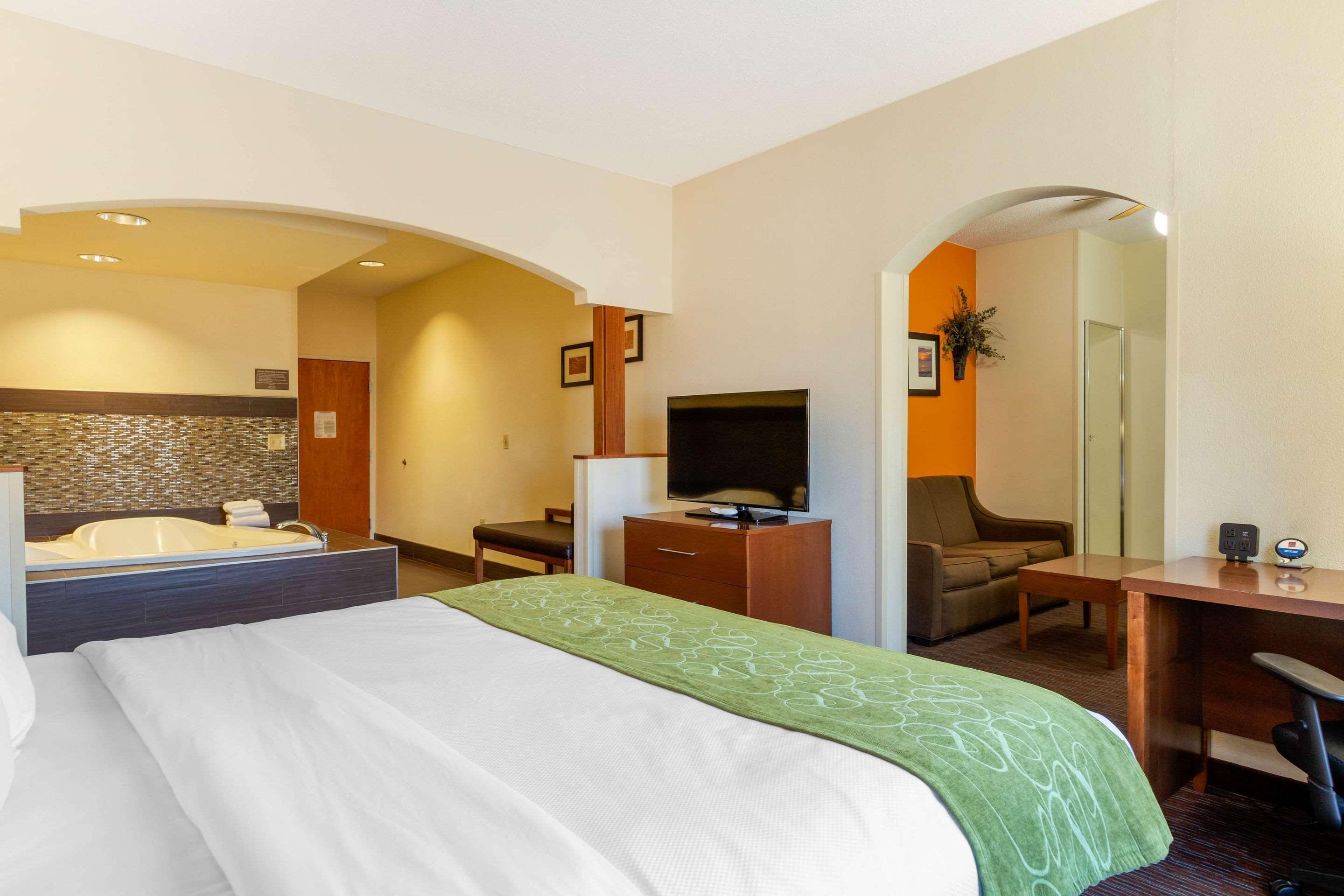 Comfort Suites Stevensville - St Joseph Exteriör bild