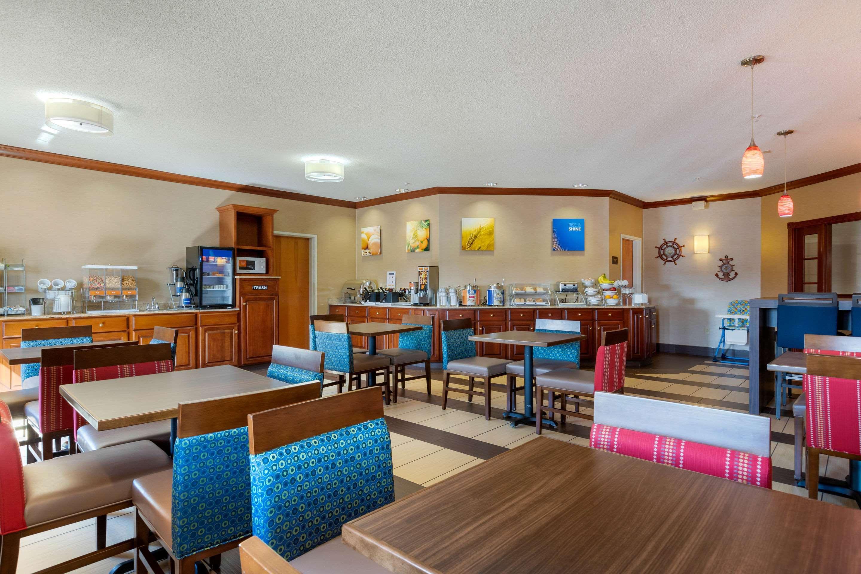 Comfort Suites Stevensville - St Joseph Exteriör bild